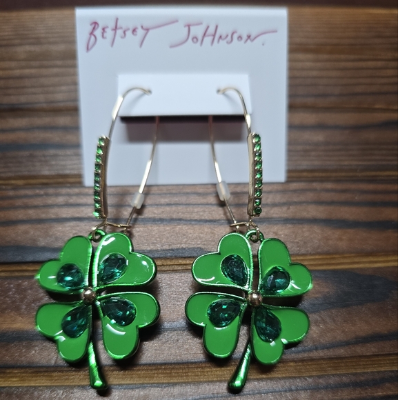 Betsey Johnson Shamrock Roll Dangle Earrings! - Picture 10 of 11
